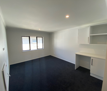 Modern 1-Bedroom Studio Unit for Rent – Hamilton East, 3216 Offerin... - Photo 1