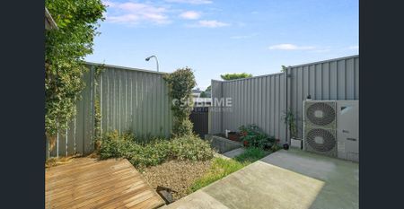 Modern 2 Level Terrace with Parking! - Photo 4