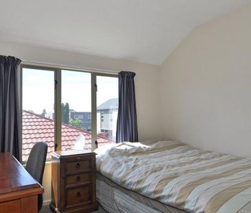 Three Bedroom Townhouse - Photo 5