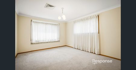 SPACIOUS 5-BEDROOM HOME ON LARGE RURAL-STYLE BLOCK – LAWN MAINTENANCE INCLUDED! - Photo 2