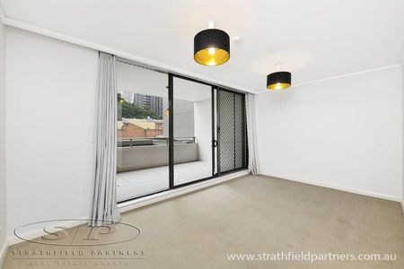 This modern studio apartment is located in the popular "QUADRANT" complex. - Photo 3