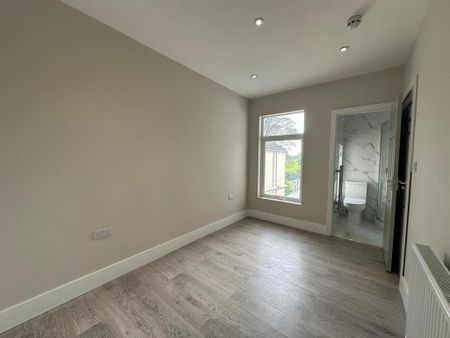 6 bedroom terraced house to rent - Photo 2