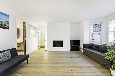 3 bedroom flat to rent - Photo 3