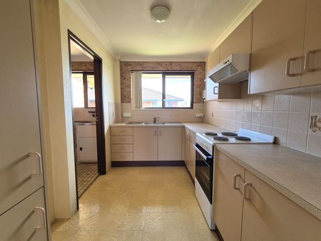 Well Positioned Apartment - Water Included! - Photo 2