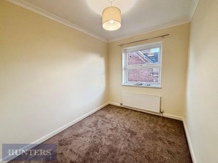 2 bedroom Flat To Let - Photo 2