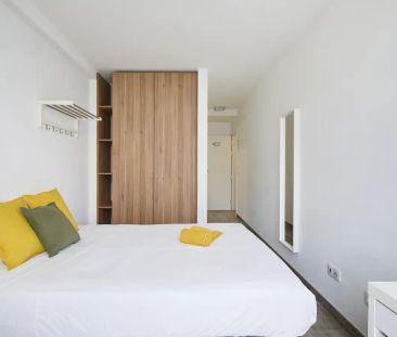 Room in a shared 6-bedroom apartment for rent in Lisbon, perfect fo... - Photo 1