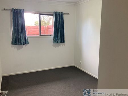 18 Olive Grove, Officer - Photo 4