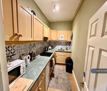 1 bedroom in a flat share to rent - Photo 3