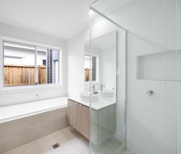 Modern Family Living - Photo 6