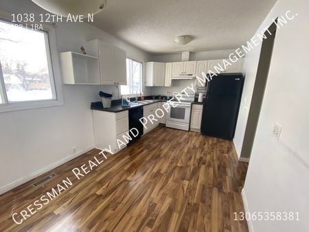 3 Bed, 1 bath DUPLEX Located in North East Regina. - Photo 4