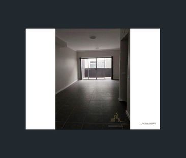 Contemporary TWO Bedroom Townhouse in Cranbourne North - Photo 3