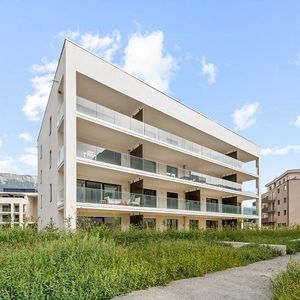 Magnifique appartement de 2,5 pièces situé au 2 étage, offrant un spacieux balcon ( D204 ) - Foto 2