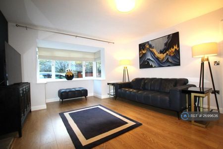 5 bedroom detached house to rent - Photo 2