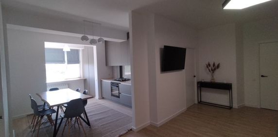 Apartament cu 2 camere de inchiriat in zona Centrala - Photo 2