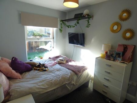 Thornton Avenue - Photo 5