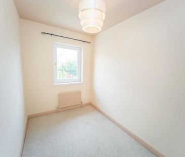Clos Y Dolydd, Beddau, Pontypridd - Photo 3