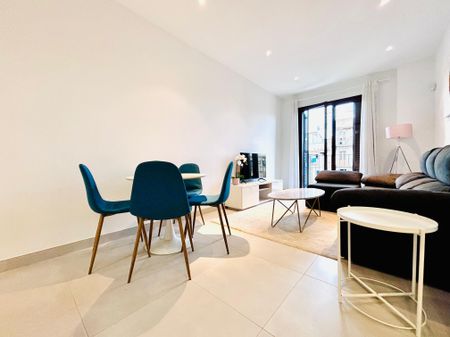 Piso de alquiler en Carrer de la Reina Amàlia, El Raval - Photo 5