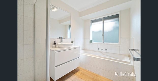 Premium family home, close to Lake Wendouree and local amenities - Photo 1