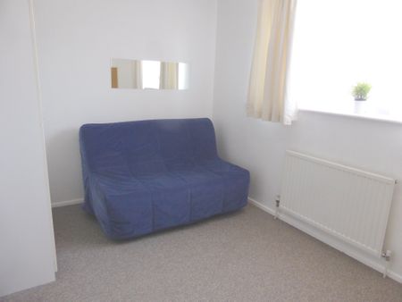 Two Bedroom House TO LET In Cambridge - Photo 3