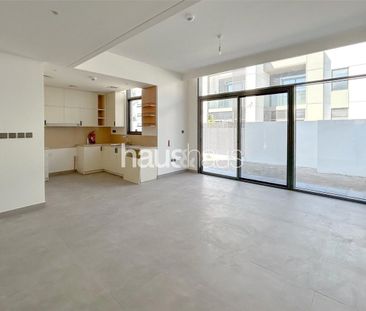 Modern Layout | Corner Villa | Prime Location - Photo 5