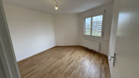 Beautiful 2-room apartment completely renovated - Photo 2