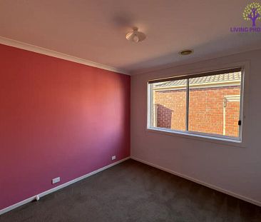 18 Sinclair Crescent, Tarneit VIC 3029 - Photo 5