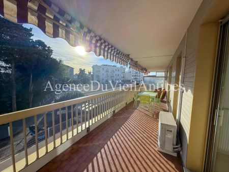 Centre ville d'Antibes, 2p loué meublé àl'année avec Terrasse - Photo 5