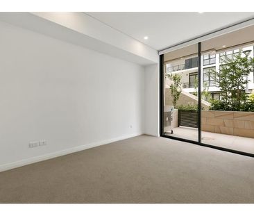 Sun-Kissed And Very Spacious Designer Apartment, Centrally Located,... - Photo 5