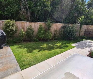 Modern sunny townhouse in central Whitby - Photo 2