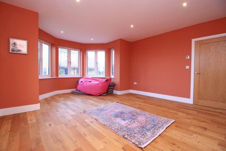 5 bedroom detached house to rent - Photo 2