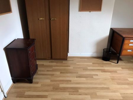 5 Bed Semi-Detached House, The. Nook, S10 - Photo 4