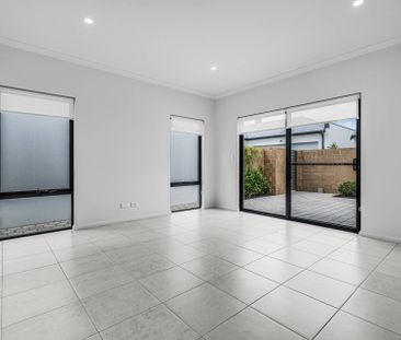 Modern and Low Maintenance in the Heart of Fremantle! - Photo 1
