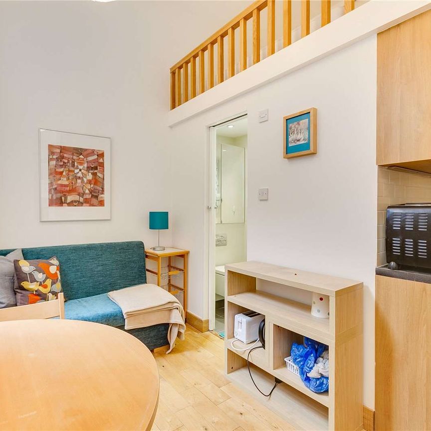 A fantastic studio apartment on Palace Court - Photo 1