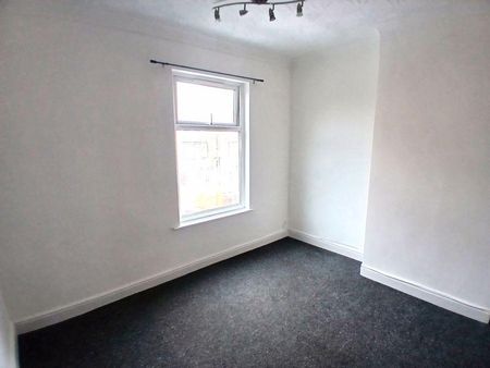 2 bedroom end of terrace house to rent - Photo 4