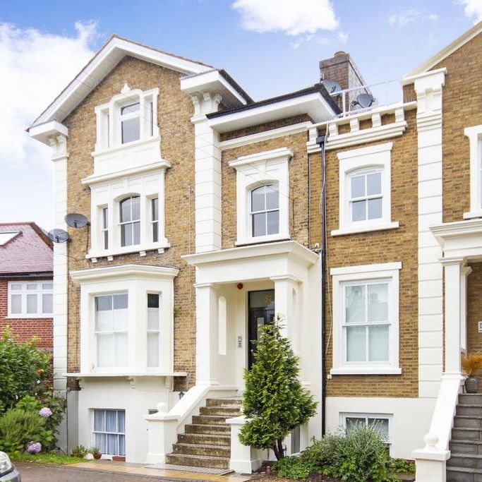 3 bedroom flat to rent - Photo 1