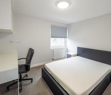 3 bedroom private hall to rent - Photo 6