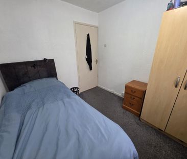 3 bedroom semi-detached house to rent - Photo 5