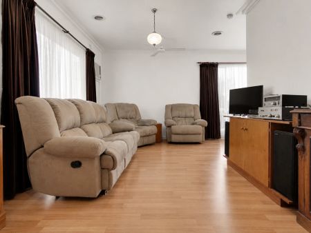 4 Bed, 2 baths, 2 living areas! - Photo 5
