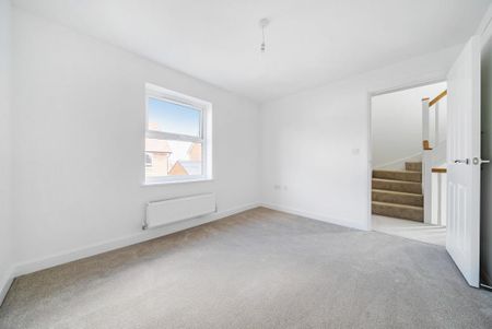 4 bedroom detached house to rent - Photo 2