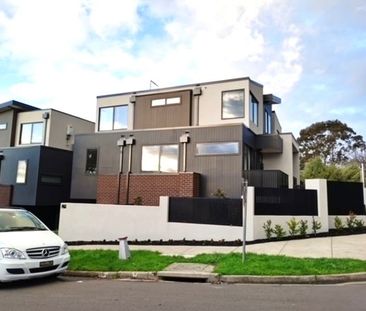 Exclusively Located in Sought-After Templestowe Lower – 289 Manning... - Photo 1