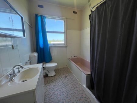 2 Bedroom Home on a Large Block - Photo 5