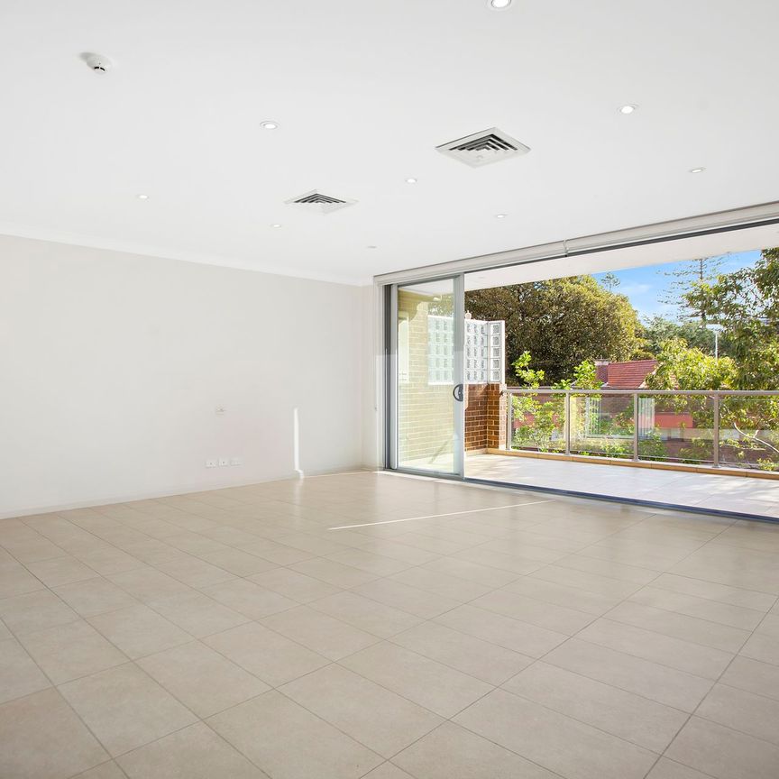 2/4 Market Lane, - Photo 1