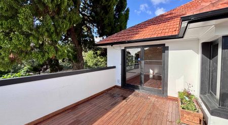 Stunning Renovated Family Home - 223 Titirangi Road - Photo 3