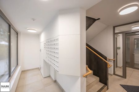 schöner Neubau! 2 Zimmer + westseitige Loggia in beliebter Lage (Zieglergasse) ab 1.9.! - Photo 2