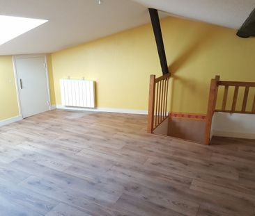 Location Appartement 3 pièces 68m² CHARLIEU 42190 - Photo 1