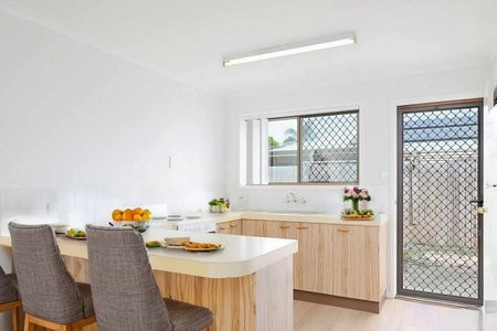 Moderna and comfortable 3 Bedroom gardening included - Photo 4