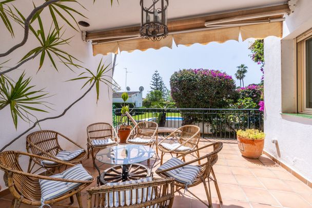 Casa adosada de alquiler en San Joaquin-ur Rocio Nagu, 1, Puente Romano - Photo 1