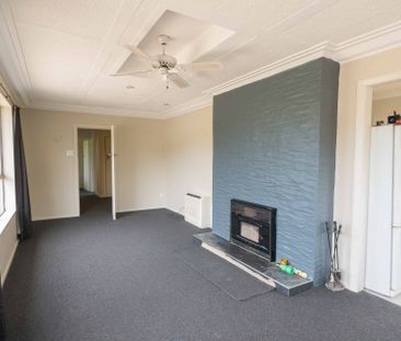 Sunny 3 Bedroom Home - Photo 2