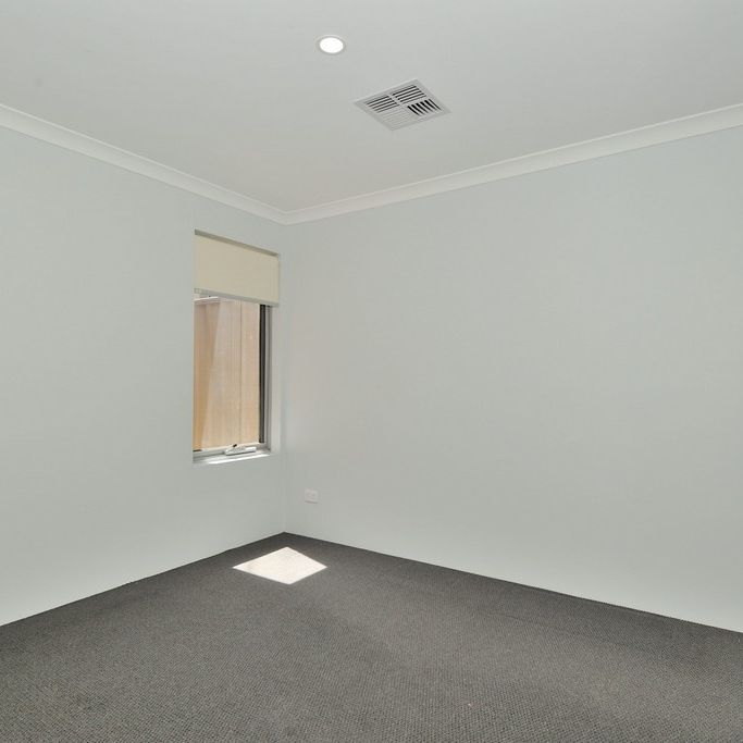 Low maintenance compact 4x2 - Photo 1