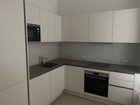 Urbaner Wohntraum in Wien: Moderne 1. Etage mit Parkett in der Neubaugasse - Foto 1